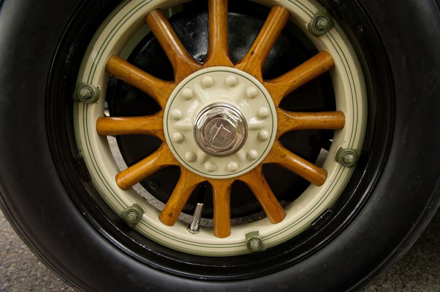 Колеса Cadillac Series 314 Phaeton 1926 года  (фото 2 из 28)